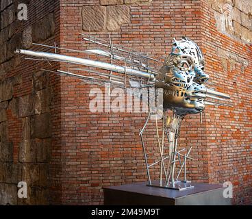 Skulpturen neben dem Eingang zum Museo Diocesa de Barcelona, Katalonien, Spanien Stockfoto