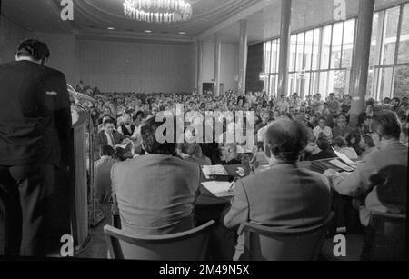 Die Gründerparteikonferenz der Partei Aktion demokratischer Fortschritt (ADF), einer nach dem DKP und der DFU linken Partei, am 2. November 1968 in Stockfoto