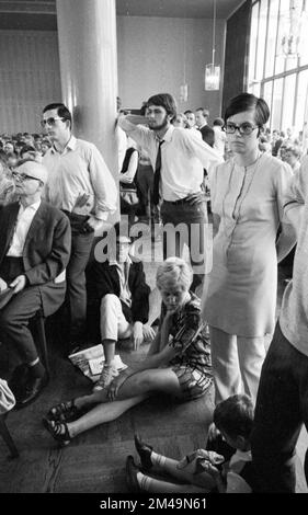 Die Gründerparteikonferenz der Partei Aktion demokratischer Fortschritt (ADF), einer nach dem DKP und der DFU linken Partei, am 2. November 1968 in Stockfoto