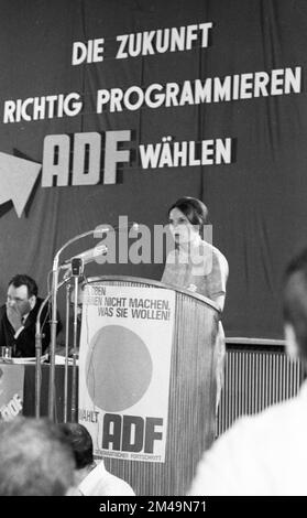 Die Gründerparteikonferenz der Partei Aktion demokratischer Fortschritt (ADF), einer nach dem DKP und der DFU linken Partei, am 2. November 1968 in Stockfoto