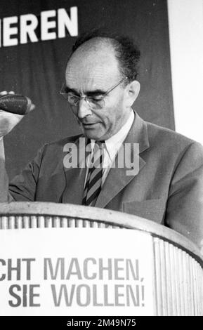 Gründungsparteikongress der Partei Aktion demokratischer Fortschritt (ADF), einer nach dem DKP und der DFU linken Partei, am 2. November 1968 in Dortmund. Stockfoto