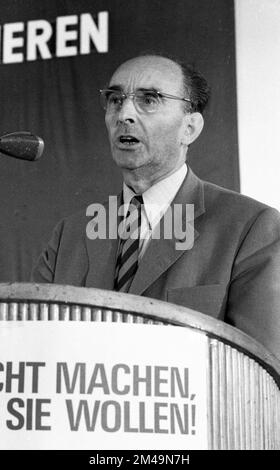 Gründungsparteikongress der Partei Aktion demokratischer Fortschritt (ADF), einer nach dem DKP und der DFU linken Partei, am 2. November 1968 in Dortmund. Stockfoto