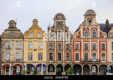 Grande Place, Barockfassaden, UNESCO-Weltkulturerbe, Altstadt von Arras, Departement Pas-de-Calais, Region Hauts-de-France, Frankreich Stockfoto