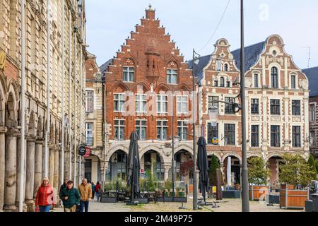 Grande Place, Barockfassaden und Maison des Trois Luppars im Stil der flämischen Spätgotik, UNESCO-Weltkulturerbe, Altstadt Stockfoto