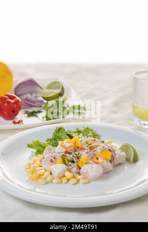 Ceviche, typisches Gericht der peruanischen Küche. Meeresfrüchte aus Peru. Stockfoto
