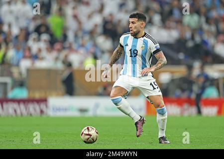 Lusail Ikonisches Stadion, Lusail, Katar. 18.. Dezember 2022. Fußball-Endspiel der FIFA Fußball-Weltmeisterschaft Argentinien gegen Frankreich; Nicolás Otamendi von Argentinien Credit: Action Plus Sports/Alamy Live News Stockfoto