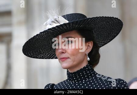 PA REVIEW OF THE YEAR 2022 File photo dated 29/03/22 - the Duchess of Cambridge leaving after a Service of Thanksgiving for the life of the Duke of Edinburgh, at Westminster Abbey in London. Ausgabedatum: Dienstag, 20. Dezember 2022. Stockfoto