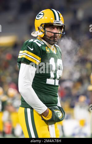 Green Bay, Wisconsin, USA. 19.. Dezember 2022. Der Quarterback der Green Bay Packers Aaron Rodgers #12 ist bereit für das Spiel gegen die Los Angeles Rams in Green Bay, Wisconsin. Kirsten Schmitt/Cal Sport Media/Alamy Live News Stockfoto