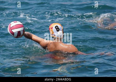 ISTANBUL, TURKIYE - 02. JULI 2022: Wasserball-Spiel während des Maltepe Water Sports Festival Stockfoto