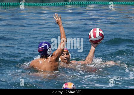 ISTANBUL, TURKIYE - 02. JULI 2022: Wasserball-Spiel während des Maltepe Water Sports Festival Stockfoto