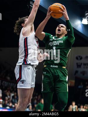 Dezember 18 2022 Moraga, CA USA Der Colorado State Guard John Tonje (1) fährt während des NCAA Männer Basketballspiels zwischen Colorado State Rams und den Saint Mary's Gaels zum Basketball. Colorado State schlägt Saint Mary's 62-60 im University Credit Union Pavilion Moraga Calif Thurman James/CSM Stockfoto