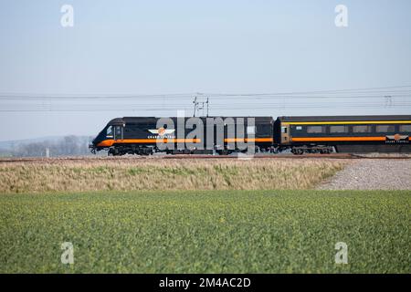 Arriva Grand Central Hochgeschwindigkeitszug ( Intercity 125 ), der an Northallerton auf der Hauptlinie der Ostküste mit dem Triebwagen 43465 vorbeifährt Stockfoto