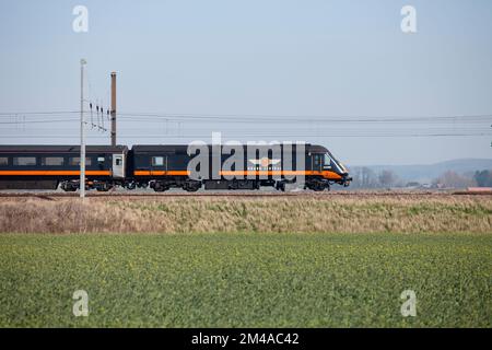 Arriva Grand Central Hochgeschwindigkeitszug ( Intercity 125 ), der an Northallerton auf der Hauptlinie der Ostküste mit dem Triebwagen 43480 vorbeifährt Stockfoto