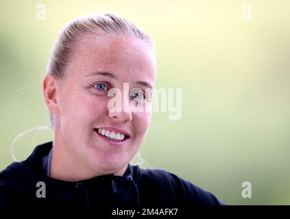 Dateifoto von 03-07-2022 von Beth Mead. Der englische Star Beth Mead führt die sechs Nominierten für den BBC Sports Personality of the Year Award an. Der Arsenal Forward gewann den Goldenen Stiefel als bester Torschütze und wurde zum Spieler des Turniers während des englischen Sieges der Euro 2022 im Sommer ernannt. Mead wird von dem englischen Cricket-Kapitän Ben Stokes, dem Snooker-Star Ronnie O'Sullivan, der Turnerin Jessica Gadirova, dem Curler Eve Muirhead und dem Läufer Jake Wightman in die engere Auswahl gestellt. Ausgabedatum: Montag, 20. Dezember 2022. Stockfoto