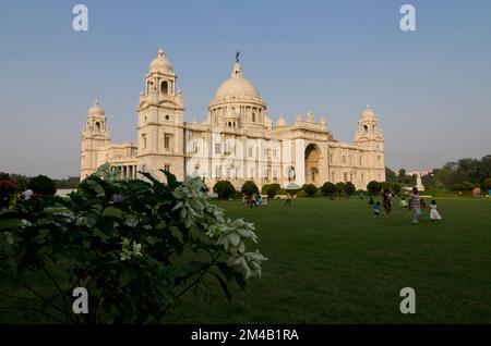 Heute ist das Victoria Memorial in Kalkutta, das 1921 eingeweiht wurde, eine Hommage an den Erfolg des Britischen Reiches in Indien Stockfoto