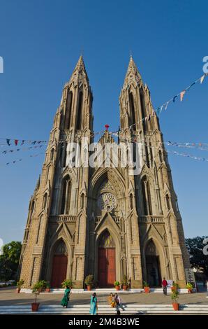 St. Die Kathedrale von Philomenas ist an Heiligabend in Mysore dekoriert. Mysore, Indien Stockfoto