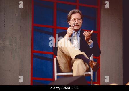 Italienischer Journalist Vittorio Feltri bei der Fernsehsendung Maurizio Costanzo Show, Rom, Italien 1994 Stockfoto