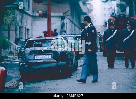 Italienische Polizei am Ort des Mafia-Terroranschlags in der Via Ruggero Fauro, Rom, Italien 1992 Stockfoto