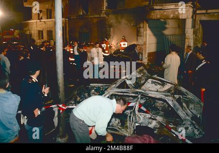 Italienische Polizei am Ort des Mafia-Terroranschlags in der Via Ruggero Fauro, Rom, Italien 1992 Stockfoto