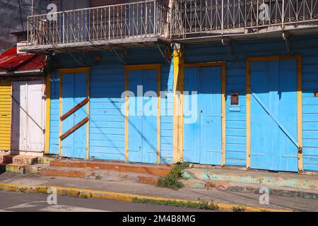 Pointe A Pitre City in Guadeloupe. Typisch kreolischer Stil bemalte farbenfrohe Architektur. Stockfoto