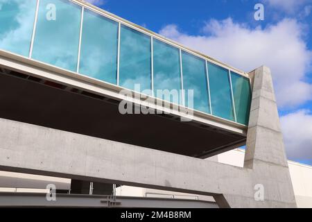 LISSABON, PORTUGAL - 5. JUNI 2018: Nationales Kutschenmuseum (Portugiesisch: Museu Nacional dos Coches), Außenansicht vom öffentlichen Platz in Lissabon. Stockfoto