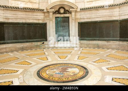 Vicksburg, USA – 1. Dezember 2022 – Innenansicht des Illinois Memorial (oder Illinois Monument) im Vicksburg Military Park in Mississippi Stockfoto