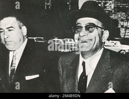 Italienischer amerikanischer Mafioso Vito Genovese (rechts) mit seinem Anwalt Wilfred Davis, USA 1940er Stockfoto