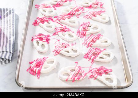 Pretzel Twist Mit Schokoladenüberzogene Gourmet-Spezialitäten Stockfoto