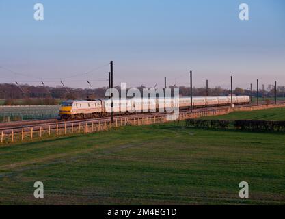 Eine Intercity 225 an der Ostküste führt an Newsham (nördlich von Thirsk) entlang der Hauptlinie an der Ostküste, als die Ostküste öffentlich betrieben wurde Stockfoto