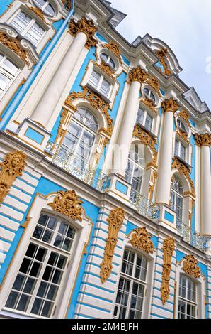 Fassade des Katharinenpalastes. Gelegen In Der Stadt Tsarskoye Selo (Puschkin), St. Petersburg, Russland. 24. vom Juni 2011 Stockfoto