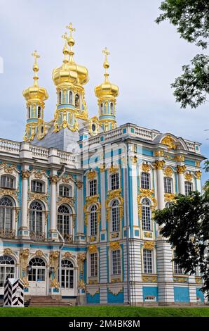 Die goldenen Türme der Auferstehungskirche im Katharinenpalast. Gelegen In Der Stadt Tsarskoye Selo (Puschkin), St. Petersburg, Russland. 24 Stockfoto