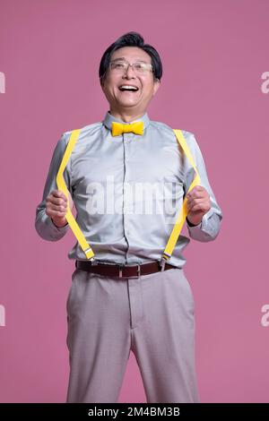 Studiofoto eines humorvollen, hochrangigen Chinesen Stockfoto
