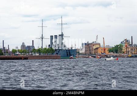 Linearer Kreuzer Aurora, das Symbol der Oktoberrevolution, Sankt Petersburg, Russland. 24. vom Juni 2011 Stockfoto