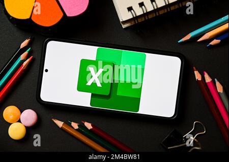 17. Dezember 2022, Polen: In dieser Fotoabbildung wird ein Microsoft Excel-Logo auf einem Smartphone angezeigt. (Kreditbild: © Mateusz Slodkowski/SOPA Images via ZUMA Press Wire) Stockfoto