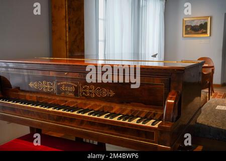 Erard-Klavier aus dem 19.. Jahrhundert im Geburtsort von Frederic Chopin in Zelazowa Wola, Mazovia, Polen. Es wird für historisch informierte Darbietungen verwendet. Stockfoto