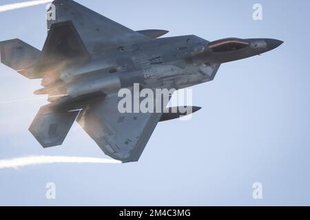USAF F-22 Raptor startet am 20.. Dezember 2022 von der RAF Lakenheath und kehrt in die USA zurück Stockfoto