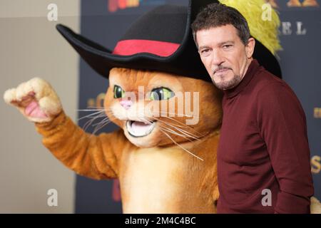 Madrid, Spanien. 20.. Dezember 2022. Schauspieler Antonio Banderas besucht die Fotokonferenz „El Gato Con Botas: El Ultimo Deseo“ (Kuss in Boots: Der letzte Wunsch) im Urso Hotel in Madrid. Kredit: SOPA Images Limited/Alamy Live News Stockfoto