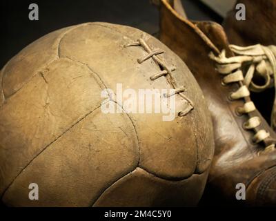 Abbildung: Fußballdetails aus Leder im Retro-Look Stockfoto