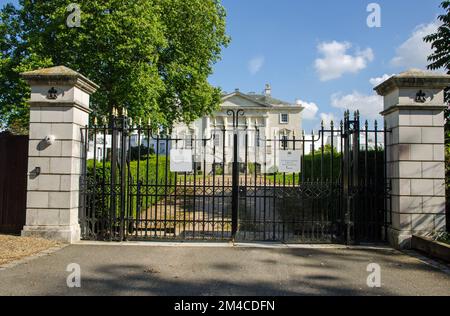 London, Vereinigtes Königreich - September 16 2021: Haupteingang zur Royal Ballet School in Richmond Park, West London. Die Schule unterrichtet Junior da Stockfoto