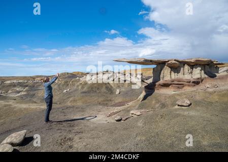 Foto des King of Wings, einer bizarren, erodierten Felsformation in der Nähe von Nageezi, New Mexico, USA. Stockfoto