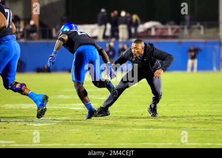 Der Boise State Broncos Running Back Ashton Jeanty (2) feiert seinen 1-Yard-Touchdown-Lauf. Im 4.. Quartal sind noch 12:05 übrig, um die Broncos um 35-24 zu steigern Stockfoto