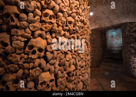 Brünn-Ossarium unter der St. Jakobskirche - Brünn, Tschechische Republik Stockfoto