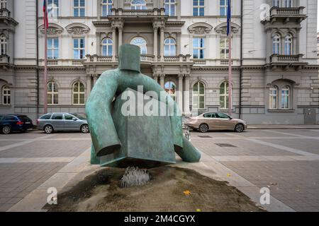 Justizstatue auf dem Mährischen Platz - Brünn, Tschechische Republik Stockfoto