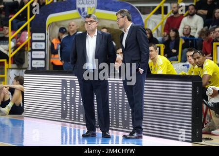 Palaolimpia, Verona, Italien, 18. Dezember 2022, Alessandro Ramagli Cheftrainer von Tezenis Verona während Tezenis Verona vs Carpegna Prosciutto Pesaro - Italienischer Basketball A-Serie Championship Stockfoto