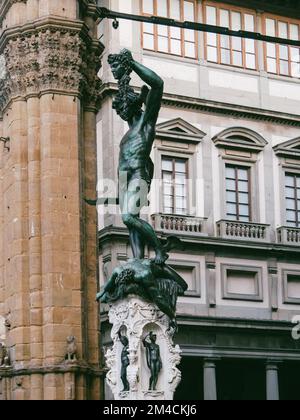 Statue des Perseus mit dem Haupt der Medusa in Florenz, von Benvenuto Cellini 1545 gemacht Stockfoto