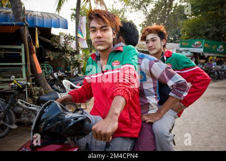 Myanmar, Amarapura, lokalen Jungs Stockfoto