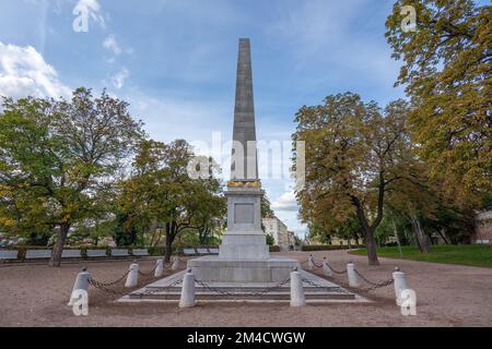 Obelisk bis zum Ende der Napoleonischen Kriege in den Denis-Gärten - Brünn, Tschechische Republik Stockfoto