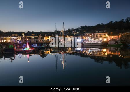 Padstow Harbour weihnachtsbeleuchtung im Dezember 2022 Stockfoto