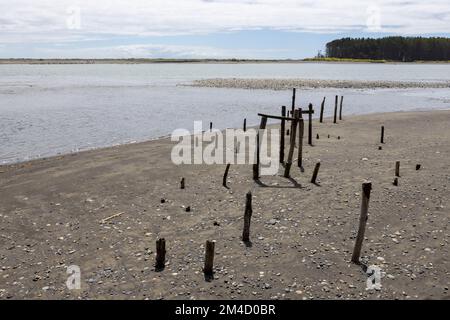 Caleta la Barra – der Punkt, an dem der Fluss Tolten in den pazifischen Ozean fließt, in Araucania, Chile Stockfoto