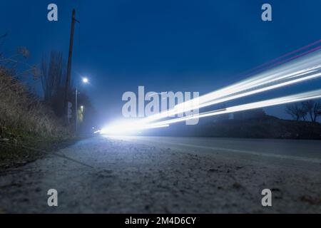 Abstrakte Lichtpfade, lange Belichtung Stockfoto